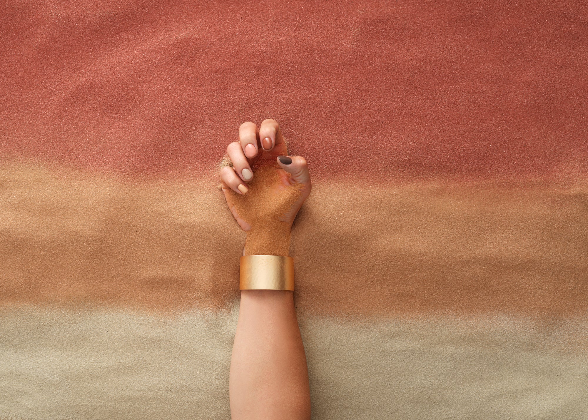 hand-with-nude-polish-shades